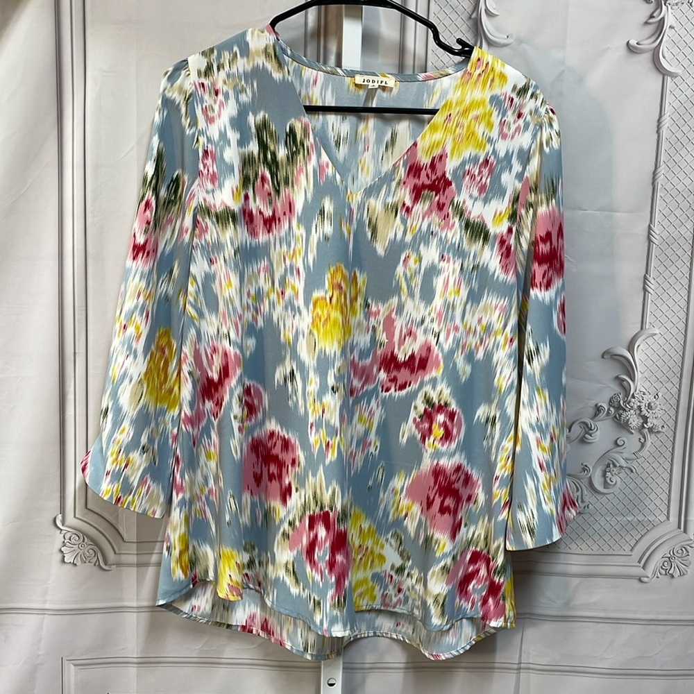 Jodifl watercolor floral print pleated sleeve v neck size small blouse